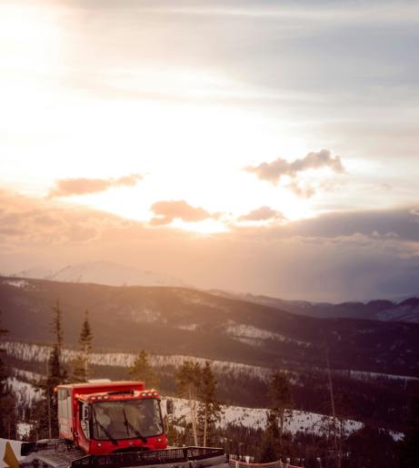 Snowcat piste basher driving overview