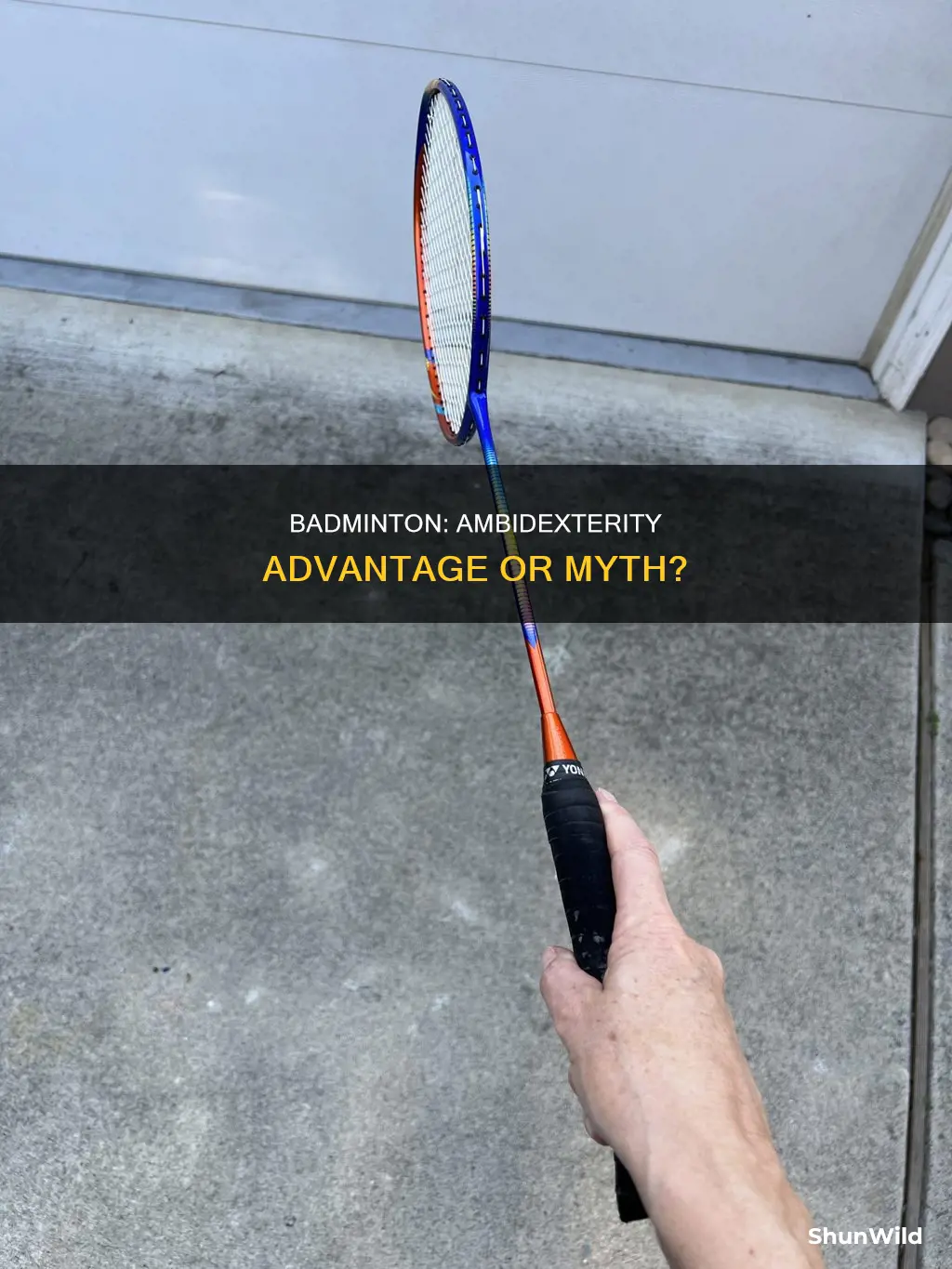 can we use both hands in badminton