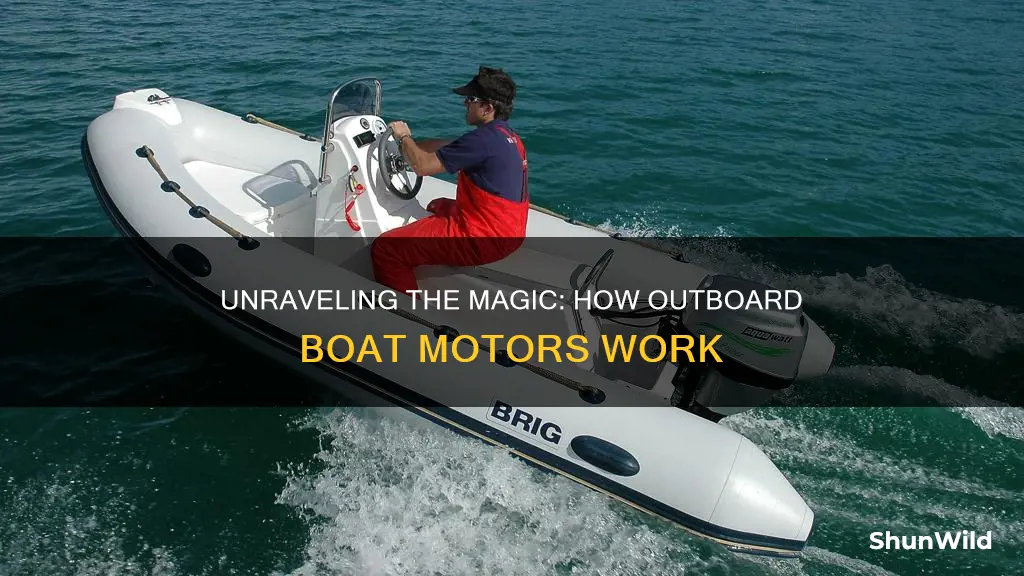 how does a boat outboard work