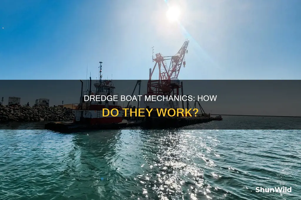 how does a dredge boat work