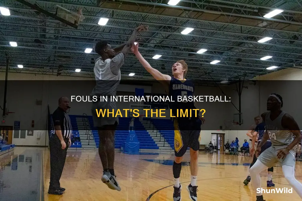how many fouls in international basketball