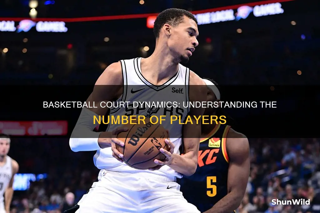 how many men on a basketball cour