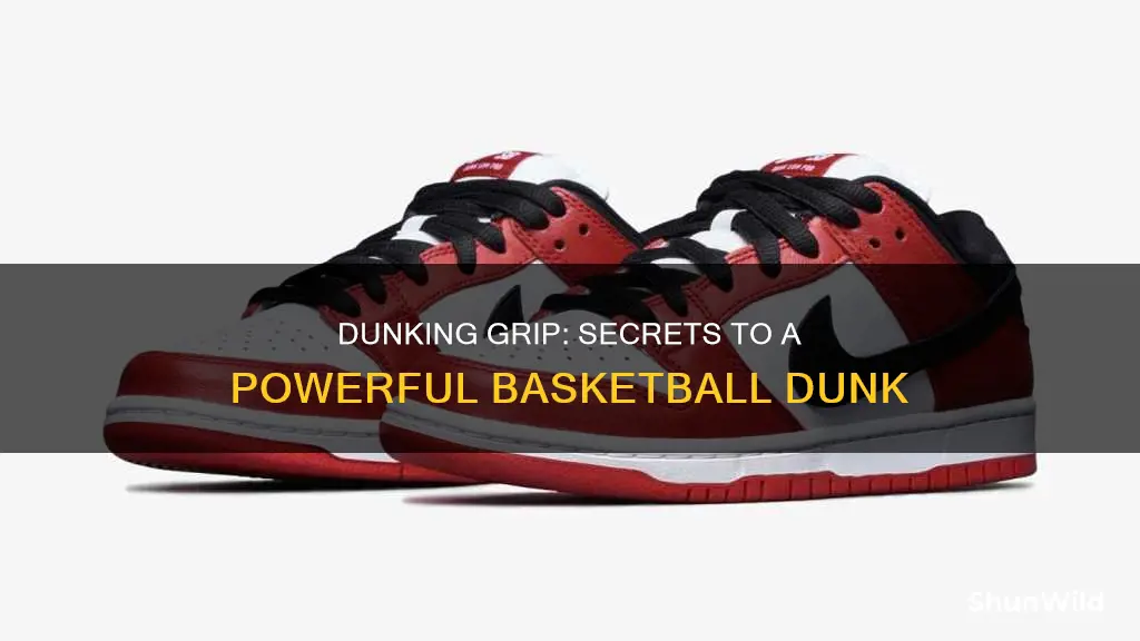 how to grip a basketball when dunking