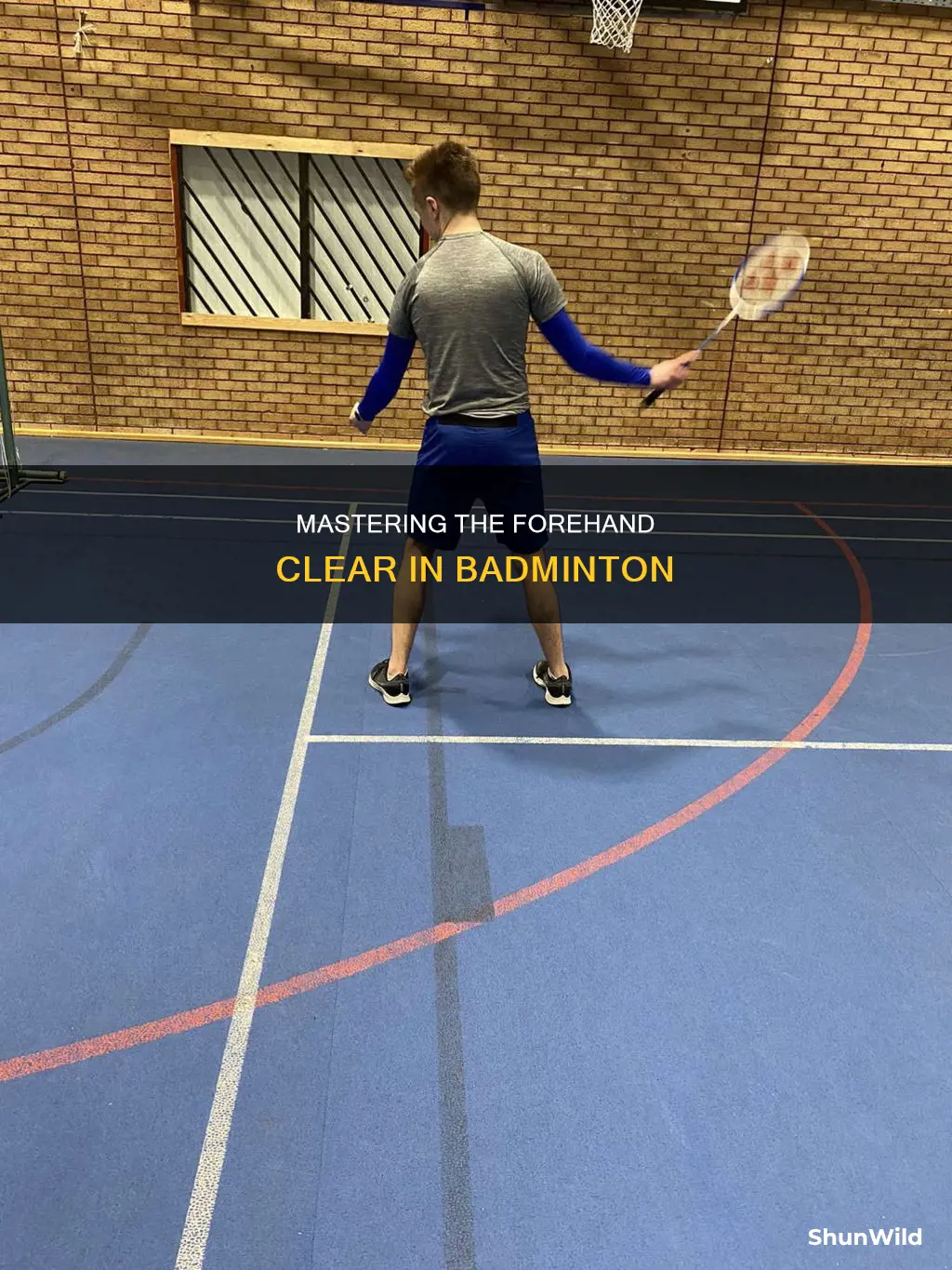 how to hit forehand clear badminton
