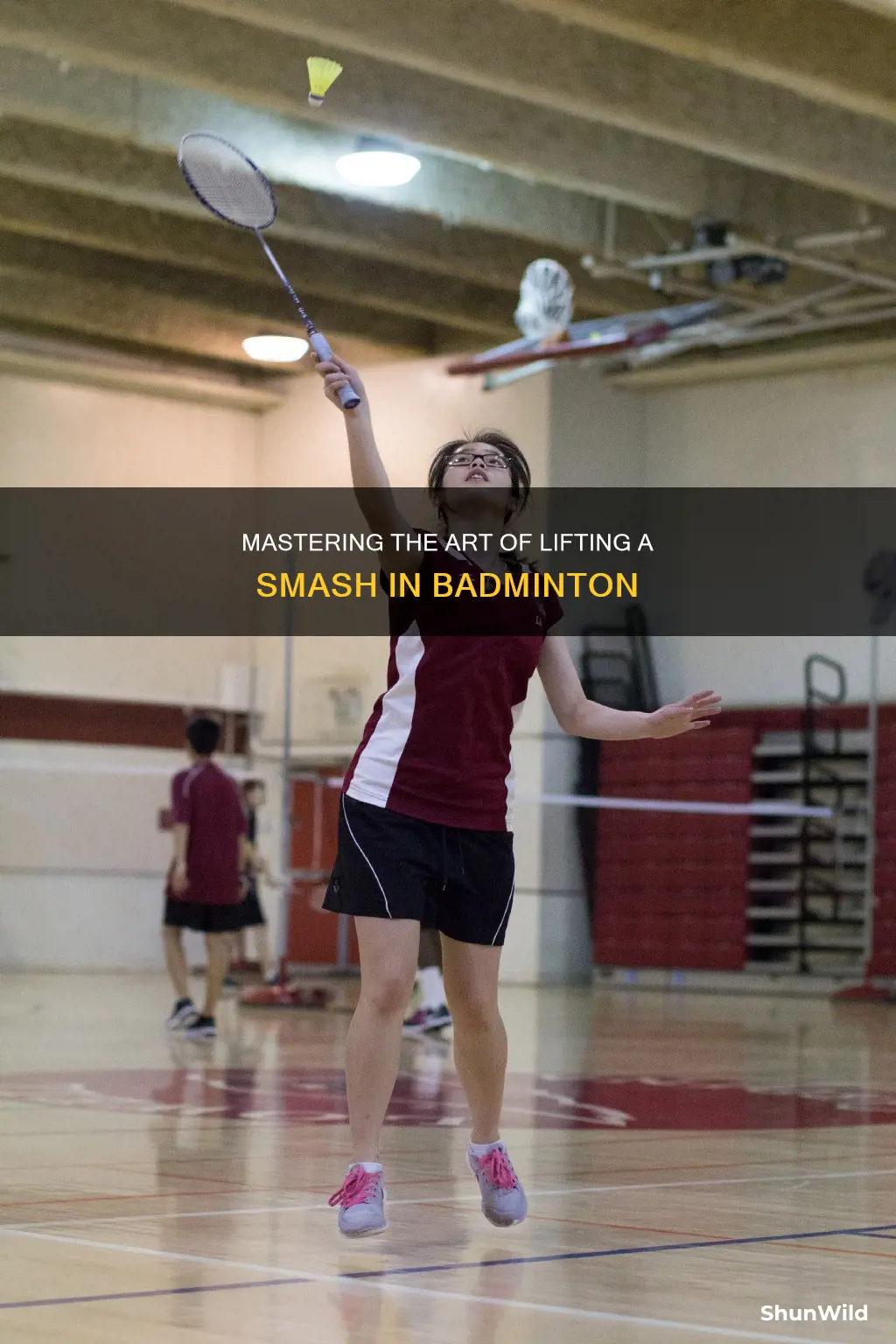 how to lift a smash in badminton