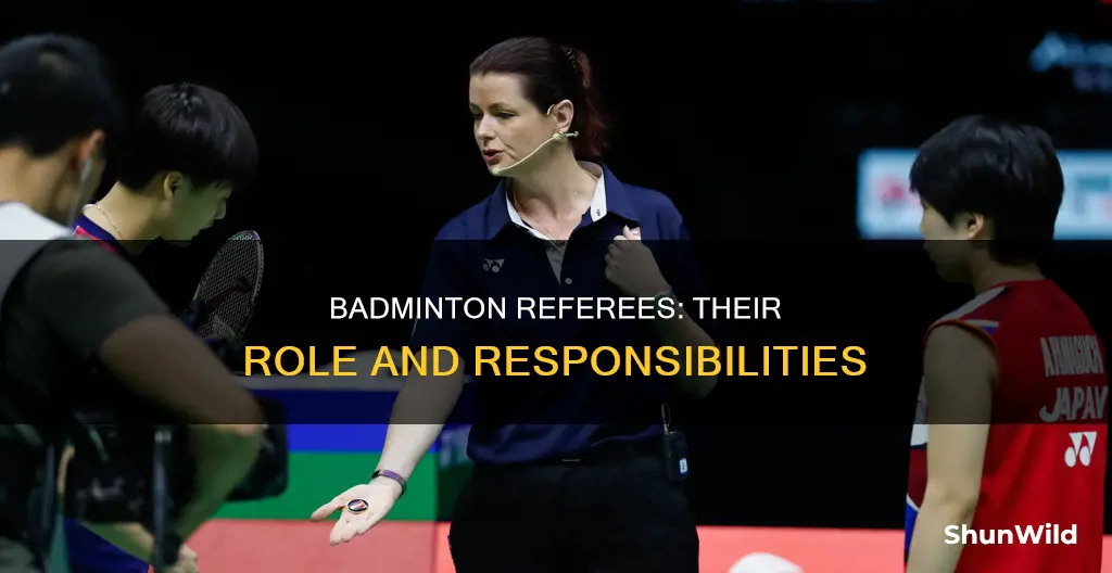 what does a referee do in badminton