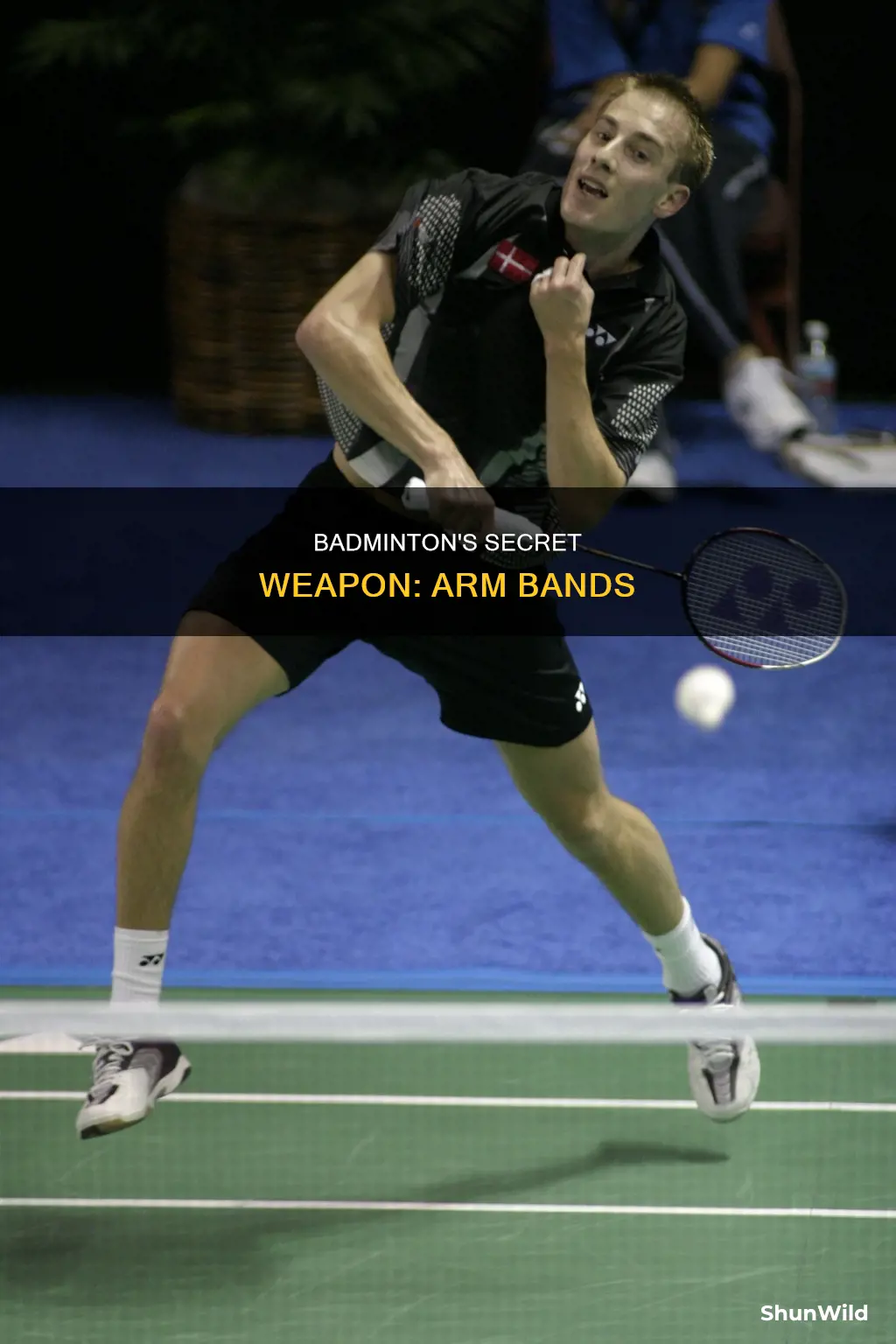 what does badminton player band wear around their arm