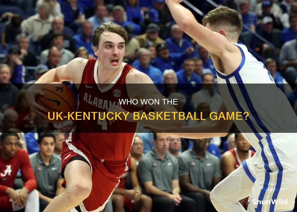 what is the score between uk kentucky basketball