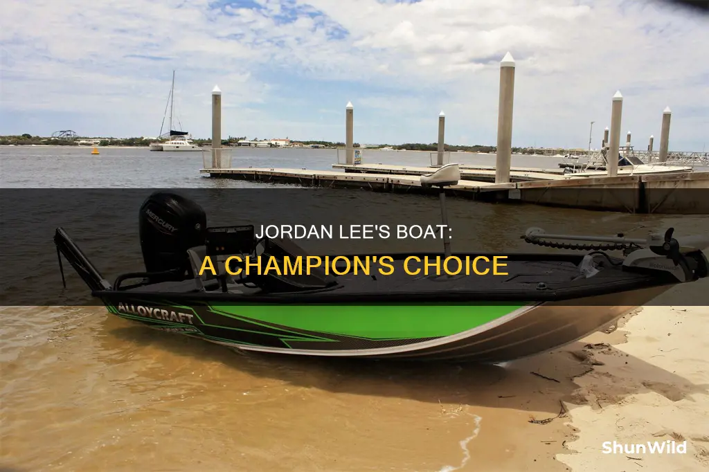 what kind of boat does jordan lee run