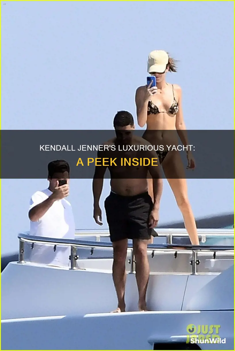 what kind of boat does kendall jenner have