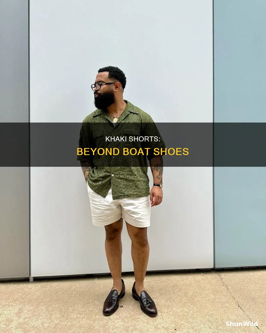 what to wear with khaki shorts that arent boat shoes